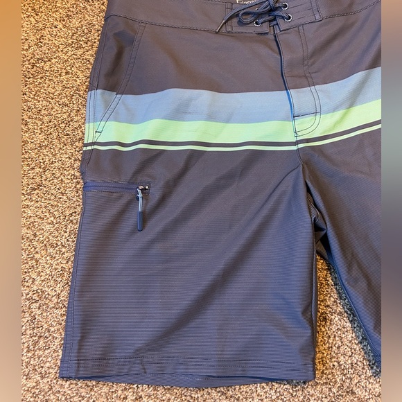 Vineyard Vines Swim Trunks Size 34 - Picture 8 of 9